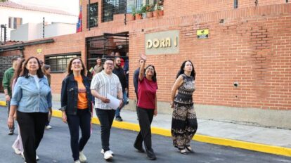 Delcy Rodríguez otorga créditos a 157 condominios en Caracas