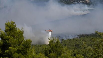 2 helicópteros chocan en el aire cerca de Atenas