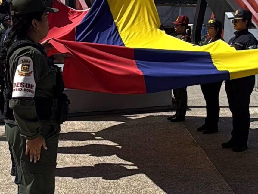 Fanb realiza izada de la Bandera Nacional en Plaza Bolívar de San Fñelix