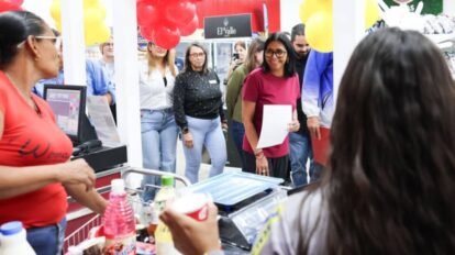 Presidenta (e) entrega en Caracas el Súper Abasto Mercal número 200