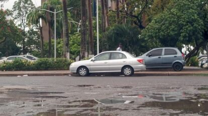 Huecos dificultan paso vehicular en la calle Aro de Alta Vista