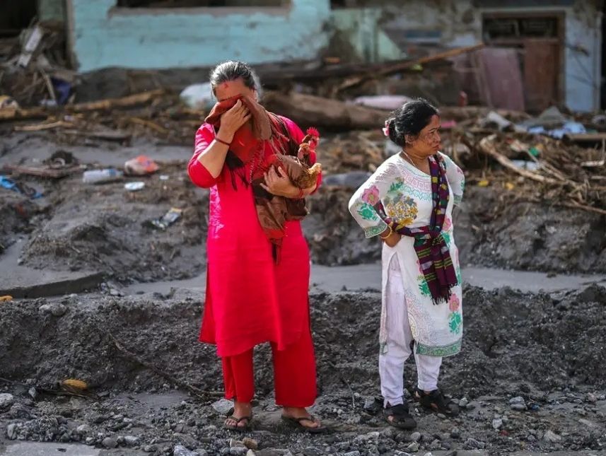 Deslaves en el Himalaya dejan casi 800 muertos