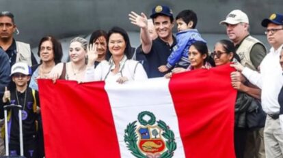 Keiko Fujimori recibió a peruanos repatriados tras doble terremoto en Venezuela