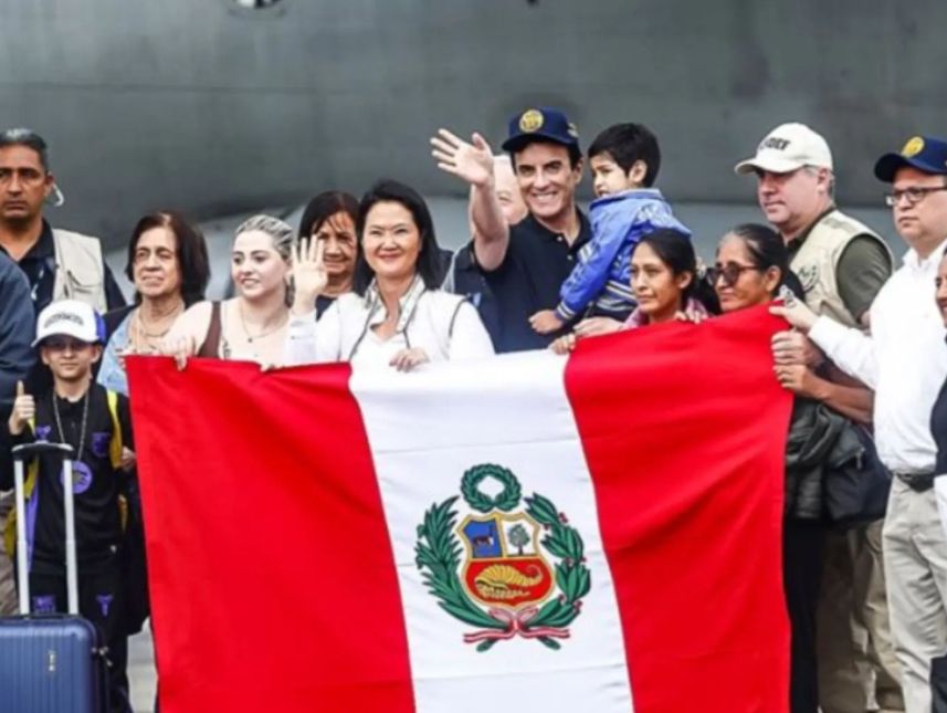 Keiko Fujimori recibió a peruanos repatriados tras doble terremoto en Venezuela