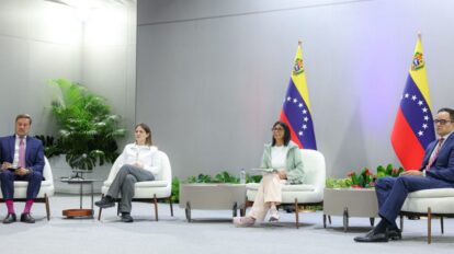 Presidenta (e) lidera mesa de trabajo para potenciar comercio exterior