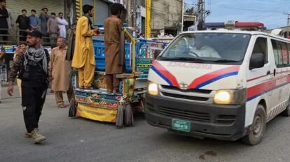 Atentado suicida durante una manifestación en Pakistán
