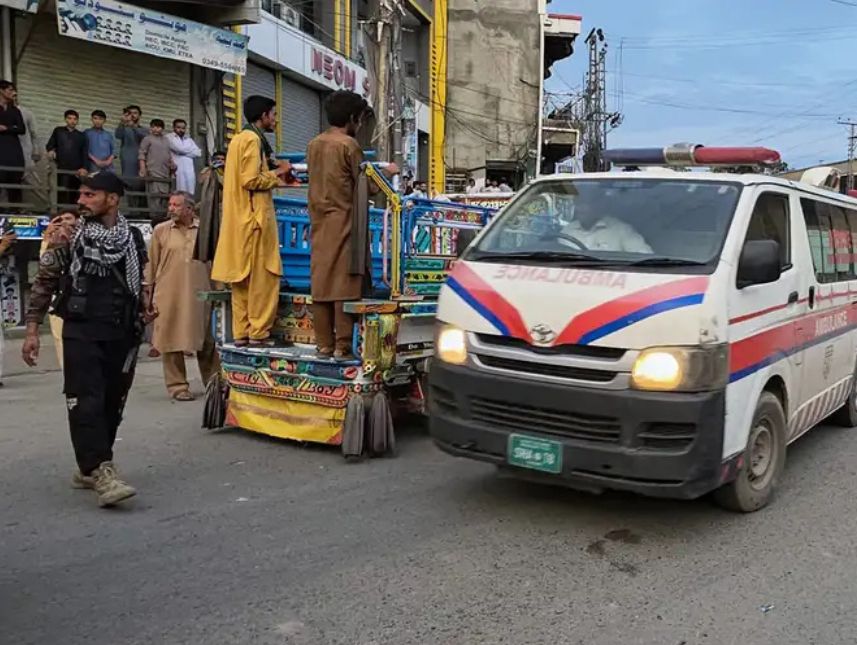 Atentado suicida durante una manifestación en Pakistán