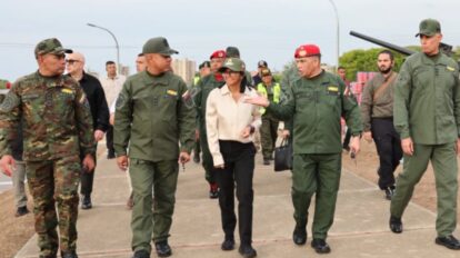 Presidenta (e) inspecciona Escuela Naval en La Guaira
