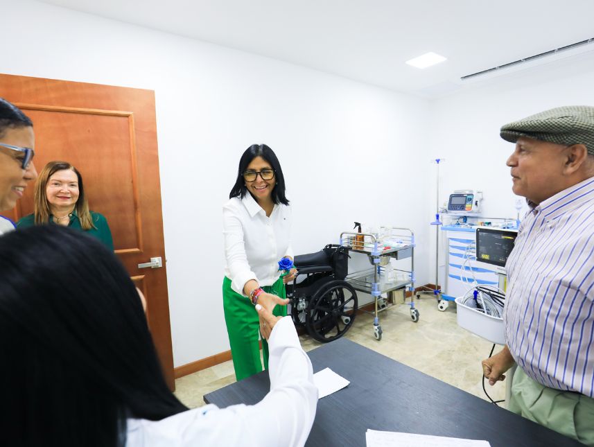 Presidenta (e) comparte en Casa de los Abuelos “La Primavera”