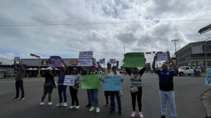 Sociedad civil realiza pancartazo para exigir cambio político