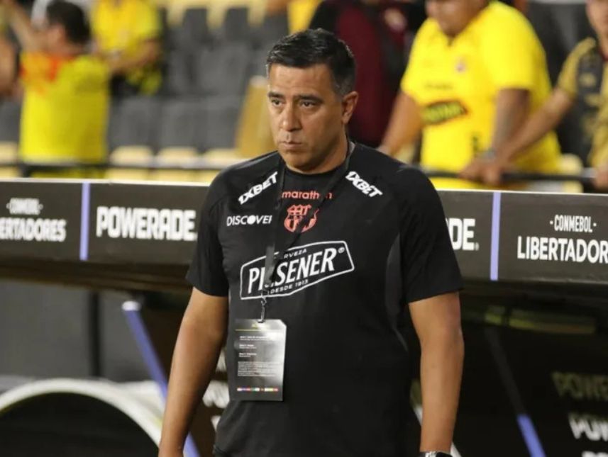 César Farías dejó de ser técnico del Barcelona SC