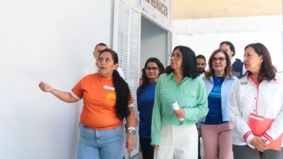 Delcy Rodriguez entrega viviendas en Caracas