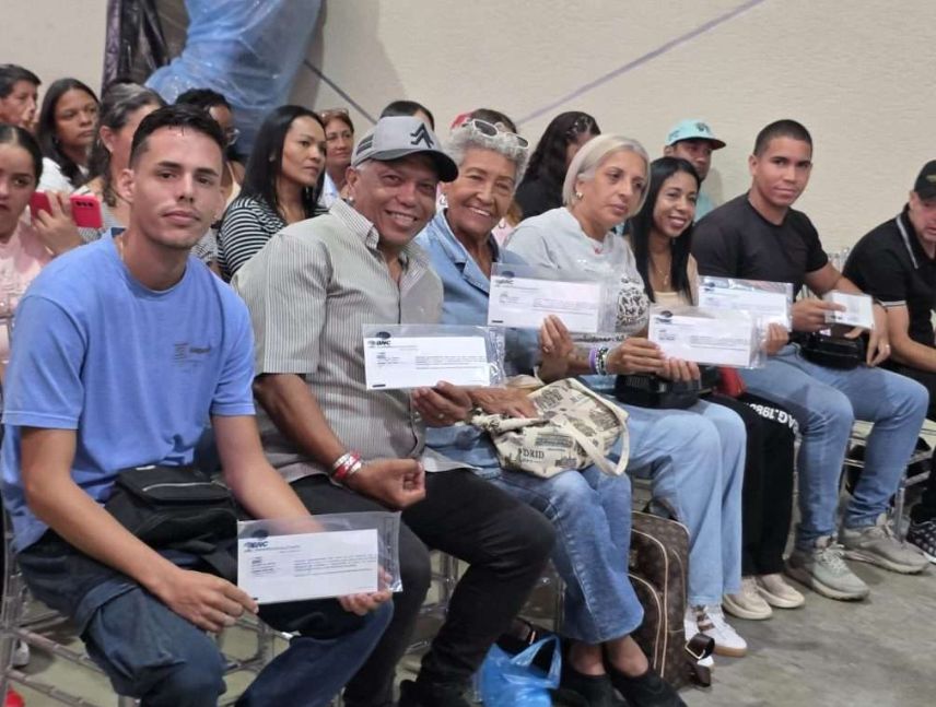 Banca privada financia a 997 emprendedores de La Guaira