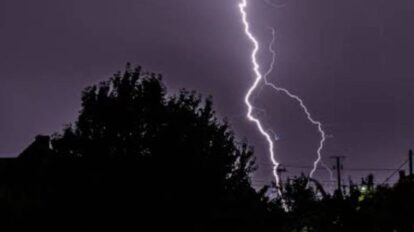 Fuerte ráfaga de viento se sintió en Caracas este domingo