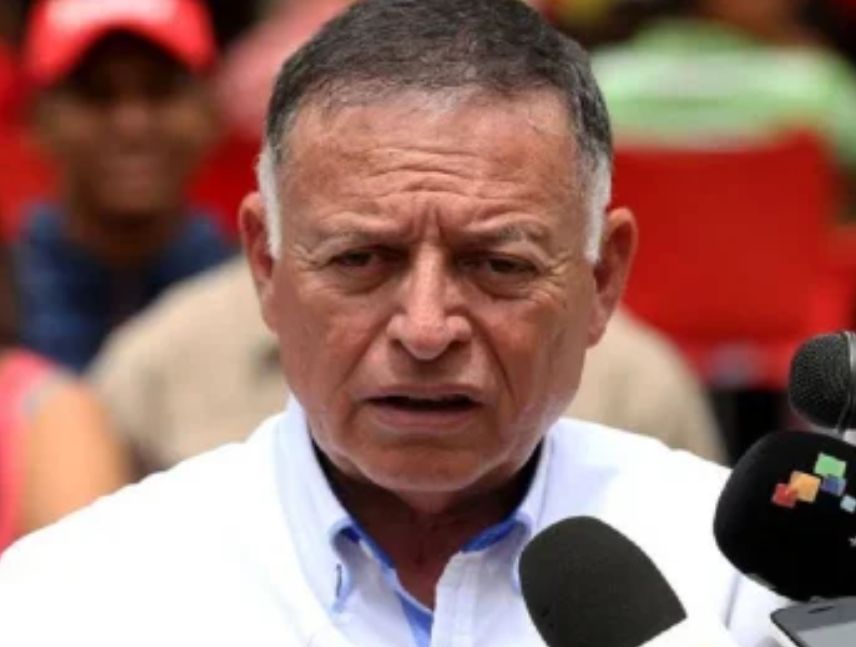 Arias Cárdenas teme que lo acusen de destruir el país
