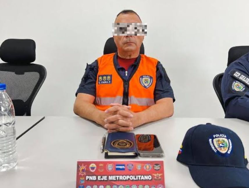Detienen a comisario de la PNB con cargamento de cigarrillos en una patrulla oficial en Zulia