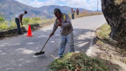 Rehabilitan principal vía de acceso a la Colonia Tovar