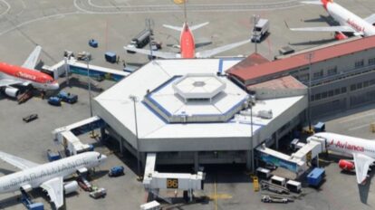 Reabren tres aeropuertos internacionales en Colombia tras sismo