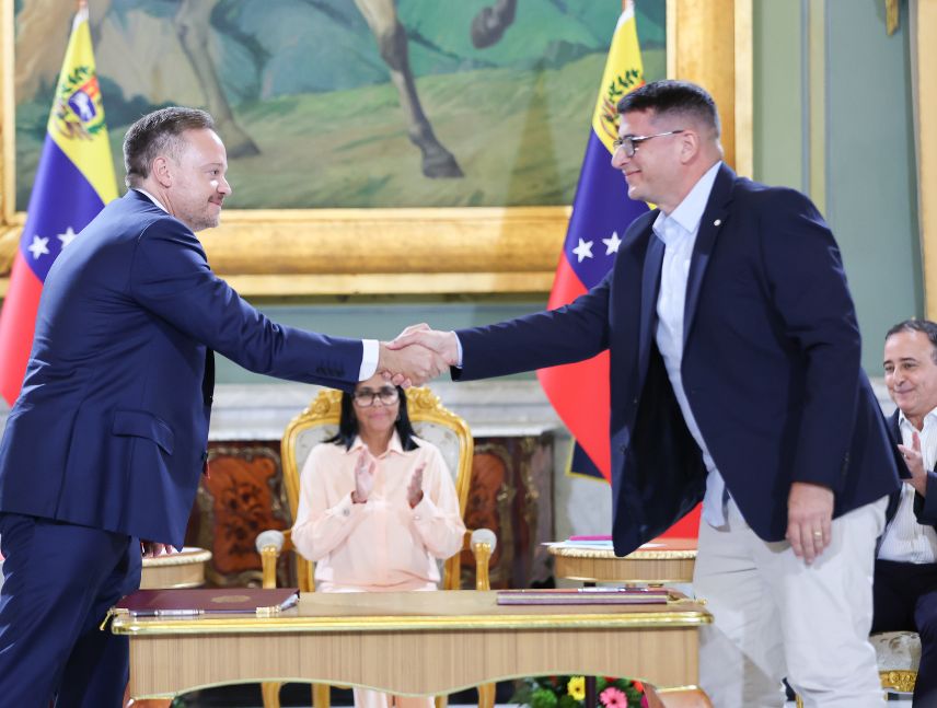 Corpoelec firma contrato con Impsa para culminar Tocoma y Macagua
