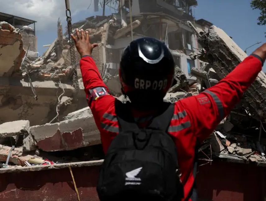 De la Espriella declara "emergencia económica" por terremoto