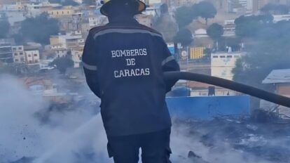 Bomberos mantienen alertas por incendios de vegetación