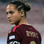 Deyna Castellanos dispara contra la FVF