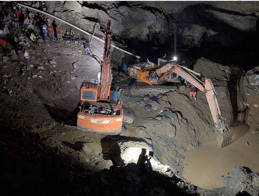 Unos 13 muertos deja derrumbe de mina de oro en Colombia