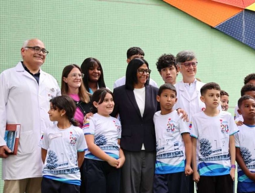 Delcy Rodríguez plantea digitalizar el sistema público de salud