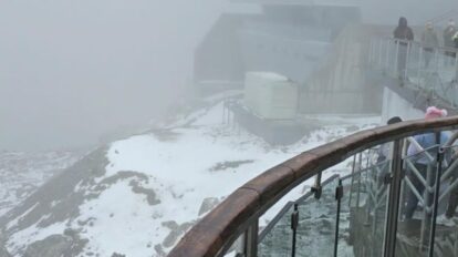 Nevada en Pico Espejo sorprendió a turistas presentes en el teleférico
