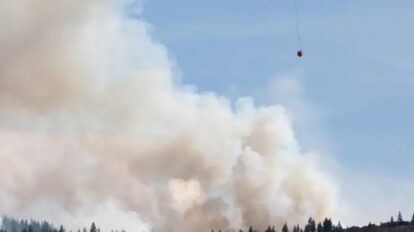 Más de 40.000 evacuados por incendio forestal en EE.UU.