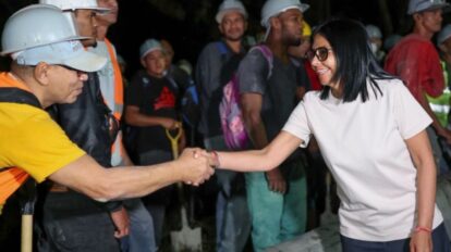 Presidenta (e) supervisó las labores nocturnas de despeje vial