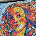 Revelan mural de 30.000 tapas de plástico en el Centro Ítalo