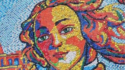 Revelan mural de 30.000 tapas de plástico en el Centro Ítalo