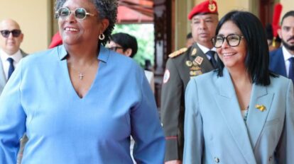Delcy Rodríguez recibe en Miraflores a la primera ministra de Barbados