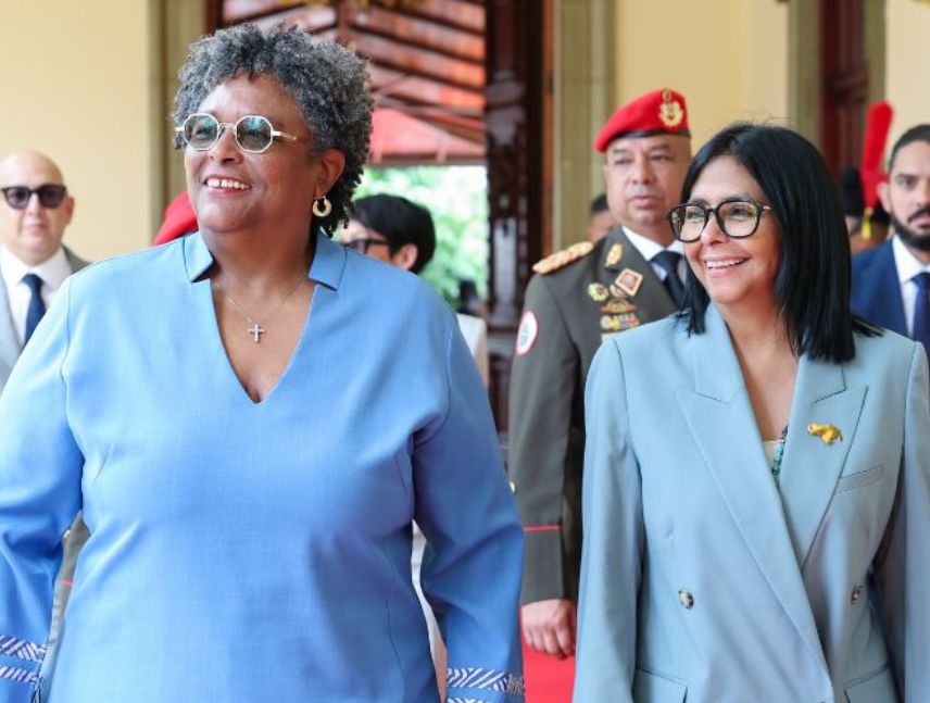 Delcy Rodríguez recibe en Miraflores a la primera ministra de Barbados