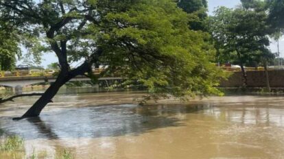Río Neverí supera nivel crítico en Barcelona