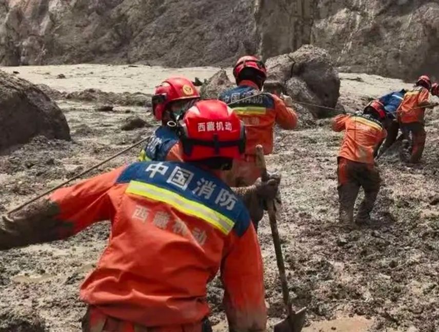 Nepal intenta abrir túneles para rescatar a 933 trabajadores