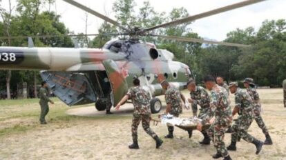 Rescatan a niña de 6 años tras 60 horas bajo escombros en Nepal
