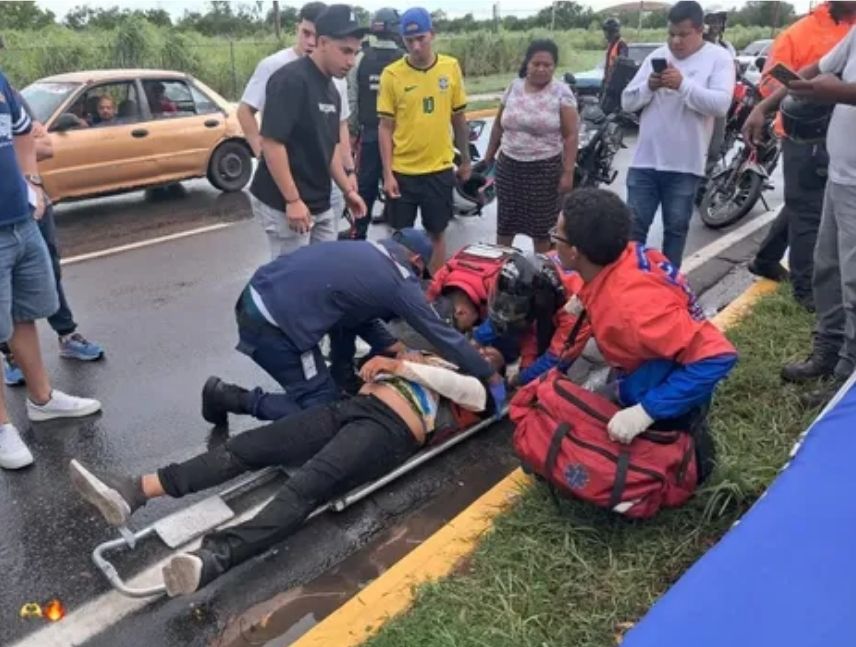 Choque entre moto y carro deja un herido en Ciudad Bolívar