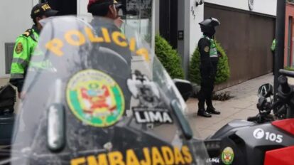 Perú y México retoman relaciones con salvoconducto a Chávez