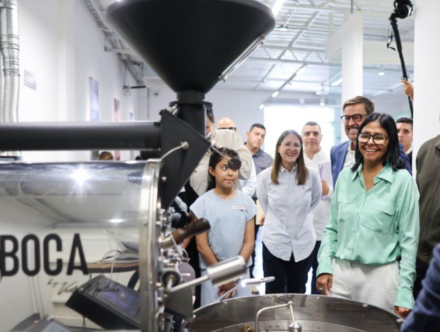 Delcy Rodríguez inspecciona avances del sector cafetalero en visita a "Boca Café"