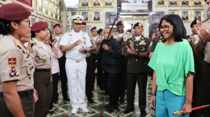 Delcy Rodríguez visita comandancia de la GNB
