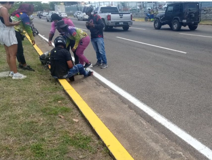 Reportan accidente de tránsito frente al Aeropuerto Manuel Carlos Piar