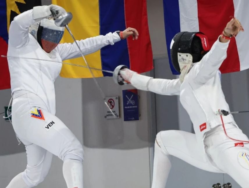 Equipo femenino de Espada de Venezuela conquista el oro en Santo Domingo