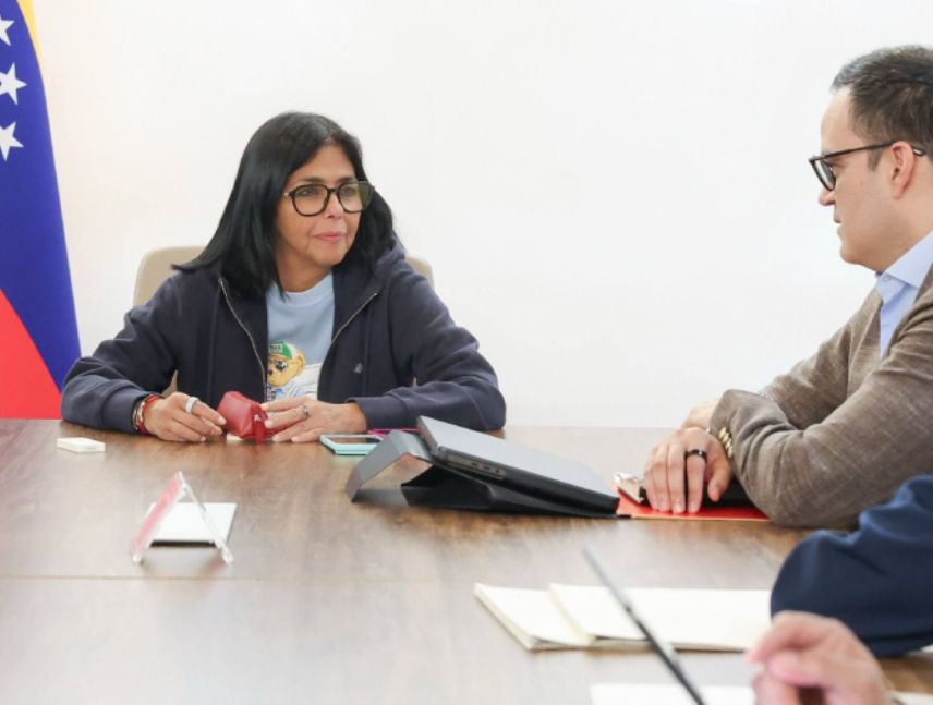 Presidenta (e) coordina financiamiento para reconstrucción post-terremoto