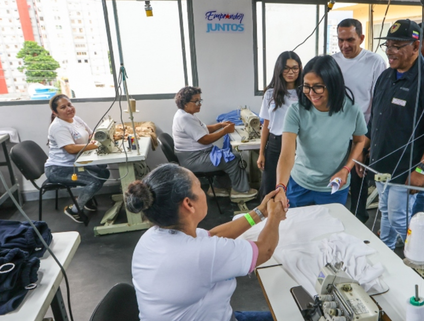 Delcy Rodríguez destaca la economía comunal
