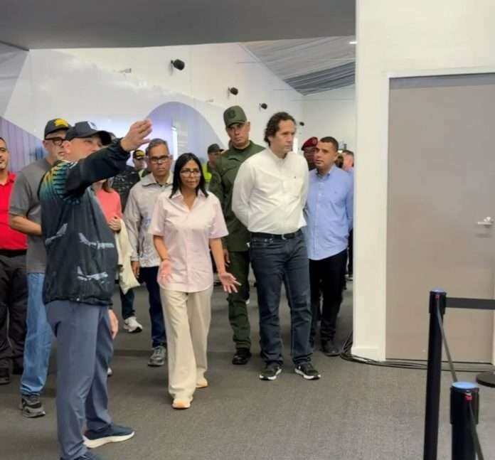 Supervisan operaciones en los terminales temporales de Maiquetía