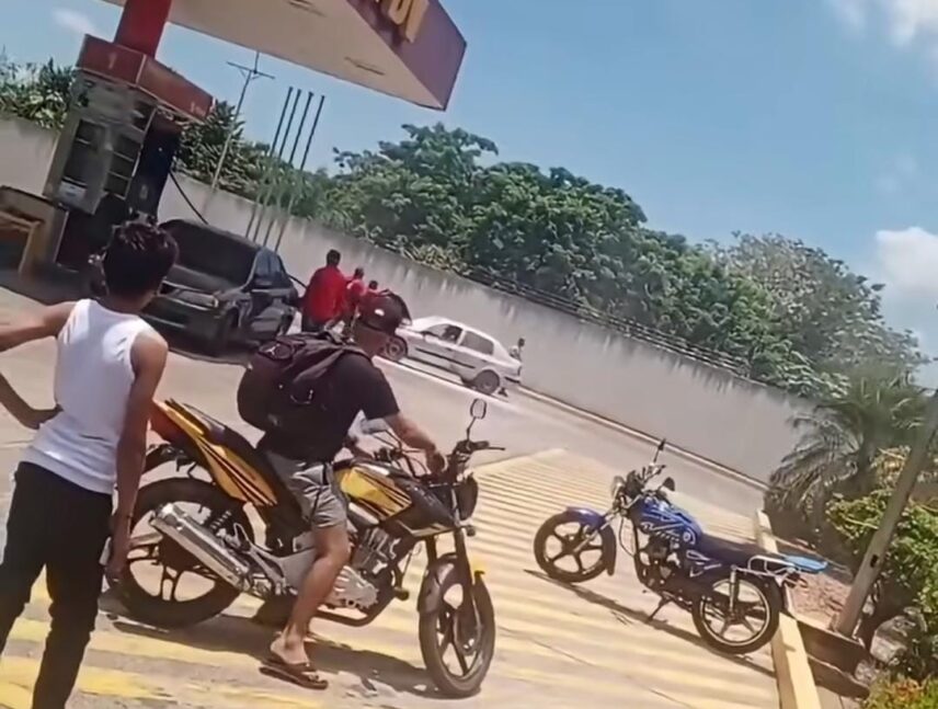 Se incendia vehículo en E/S “El Mangal”