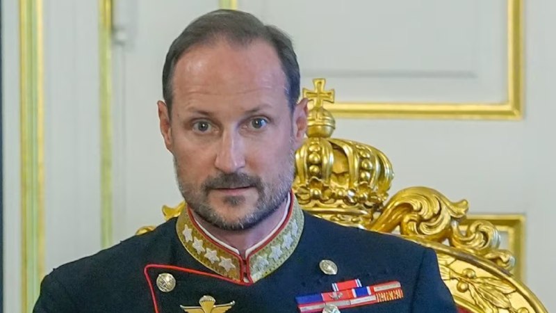 Rey Haakon VIII se dirigió a Noruega tras el fallecimiento de Harald V