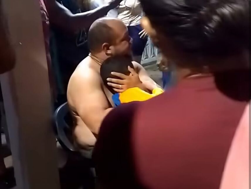 Camioneta se estrella contra una vivienda en Las Amazonas